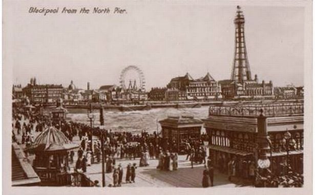 خلال الحرب العالمية الثانية ، أمر هتلر بتجنب القصف لمدينة بلاكبول البريطانية لأنه كان ينوي أن تكون منتجع عطلاته الشخصي بعد فوز ألمانيا بالحرب.