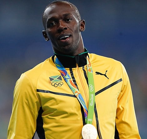 Nachdem Usain Bolt bei den Berliner Weltmeisterschaften 100 den 2009-m-Weltrekord gebrochen hatte, verlieh ihm der Berliner Bürgermeister ein 12 Fuß langes, 6000 Pfund schweres Stück Berliner Mauer. Bolt akzeptiert und es ist jetzt im Jamaica Military Museum untergebracht.
