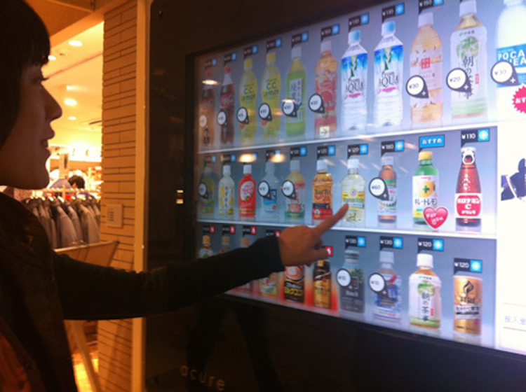 当发生灾难时，日本的自动售货机可以在供水中断时免费分配饮用水。