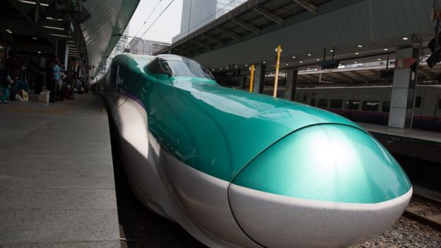 De gemiddelde vertraging van een Japanse bullet train is slechts 54 seconden, ondanks factoren als natuurrampen. Als de trein meer dan vijf minuten te laat is, krijgen reizigers een certificaat waarmee ze hun baas kunnen laten zien dat ze te laat zijn.