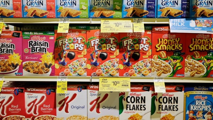 直到1944年，通用磨坊（General Mills）进行了激进的营销活动，早餐才被视为当天最重要的一餐。他们会将传单分发给杂货店购物者，敦促他们吃早餐，而类似的广告会在广播中播放。