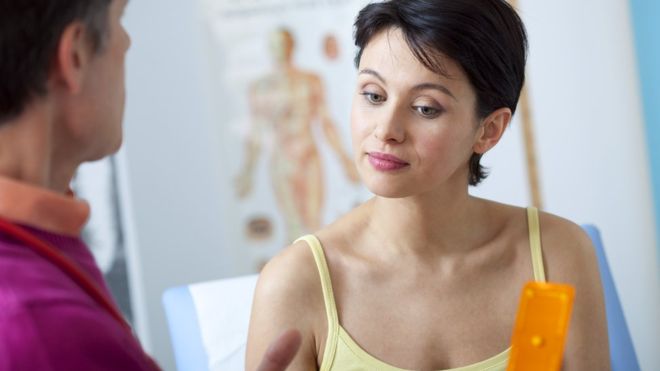 直到1960年代中期，英国才通过将妇女的尿液送到实验室进行妊娠试验，然后将尿液注入蟾蜍中。 两个小时后检查了蟾蜍，如果它已产卵，则该妇女怀孕了。