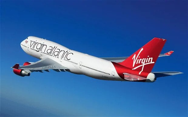 Unter den vielen bizarren Anfragen, die Flugbegleiter von Virgin Atlantic erhielten, waren: "Könnten Sie die Triebwerke abstellen, weil sie zu laut sind?"; "Bitte kann der Kapitän die Turbulenzen stoppen?"; "Können Sie meine Kinder ins Spielzimmer bringen?"; und "Ist ein McDonald's an Bord?"