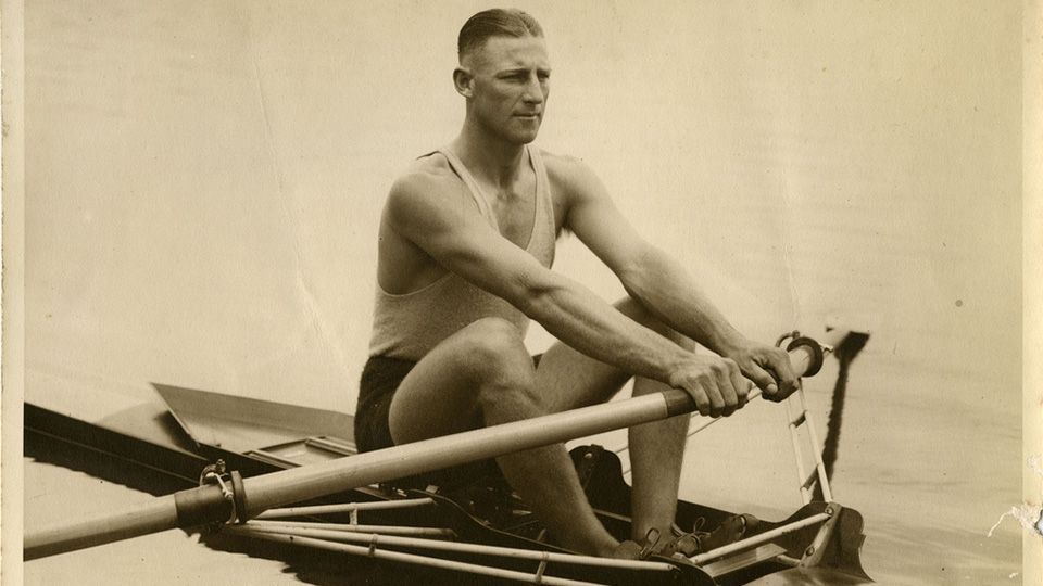 В 1928 году олимпийский гребец Бобби Пирс остановился в середине забега, чтобы пропустить семью уток, дав своему оппоненту преимущество на 5 дистанций. На последней 1,000 метров Пирс вырвался вперед на 30 секунд, выиграв золото и установив рекорд.