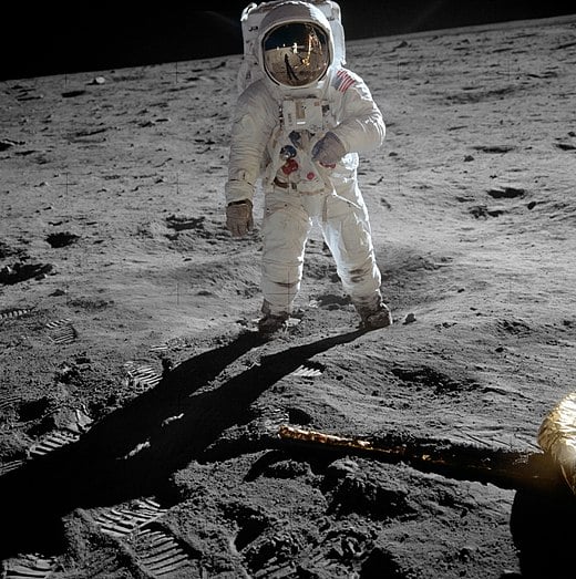 Nach der Landung auf dem Mond während Apollo 11 beschädigte Buzz Aldrin versehentlich den Leistungsschalter, der den Aufstiegsmotor scharf schalten würde, der sie vom Mond bringen würde. Die Astronauten aktivierten den Motor, indem sie die Schaltung mit einem Filzstift auslösten.