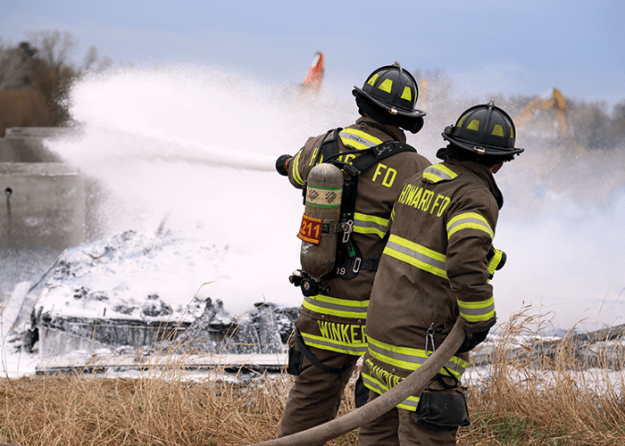 Wie machen Feuerwehrleute Wasser wetterfest?