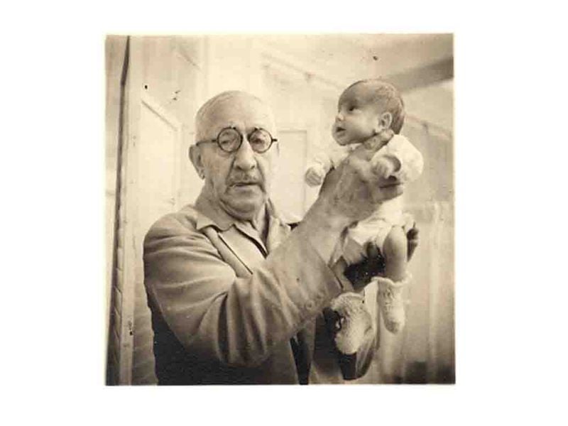 20年代には、見世物小屋が6500人以上の未熟児の命を救いました。 病院は彼らを死なせておくでしょう。 しかし、マーティン・クーニーという名前の「偽の」博士は、インキュベーターと呼ばれる実験的なガラスケースに赤ちゃんを展示していました。 彼はその収益をショーの支払いに使用し、85％の生存率を確認しました。