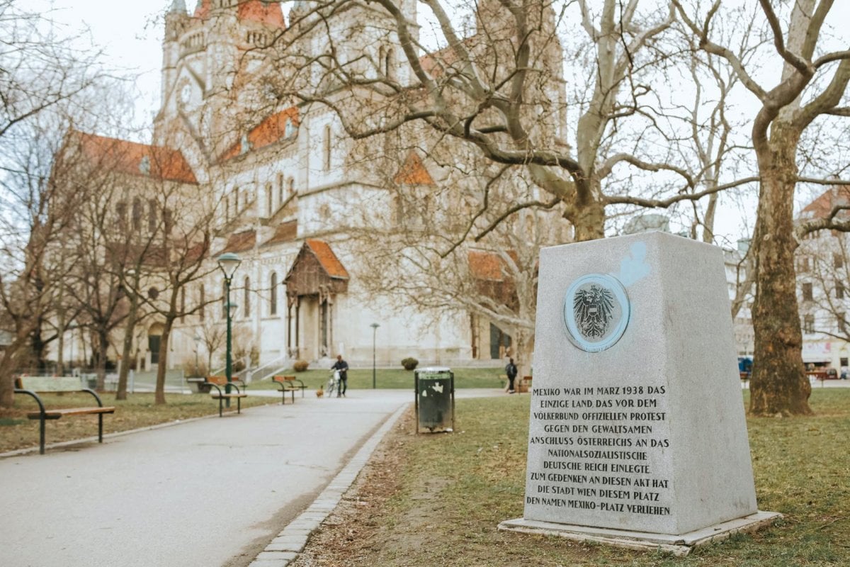 لماذا تسمى ساحة في فيينا Mexikoplatz؟
