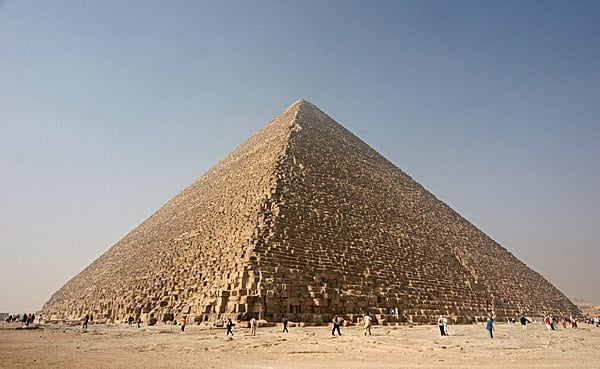 Combien de temps a-t-il fallu pour faire un bloc dans la pyramide de Gizeh ?