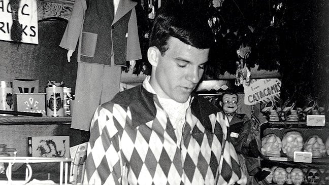 Qual è stato il primo lavoro di Steve Martin?