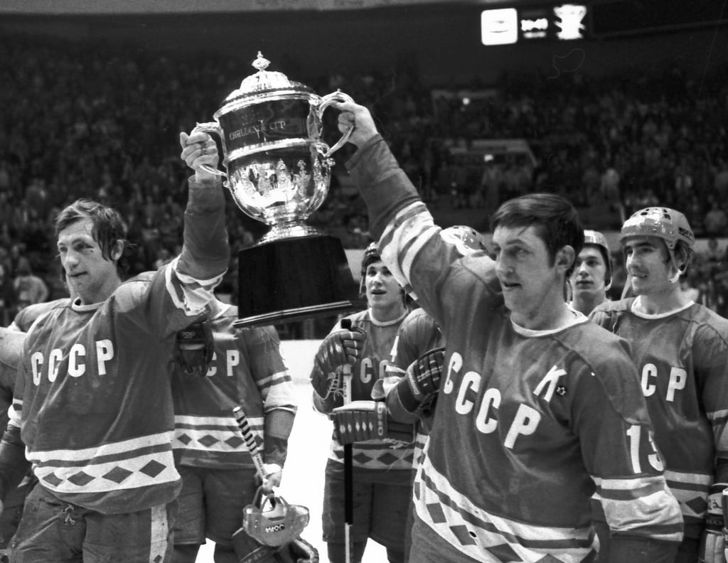 ボリス・ミハイロフがロシアチームを去るという申し出を断ったのはなぜですか？