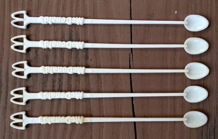 Waarom heeft McDonald's hun lepelvormige koffieroerders veranderd?