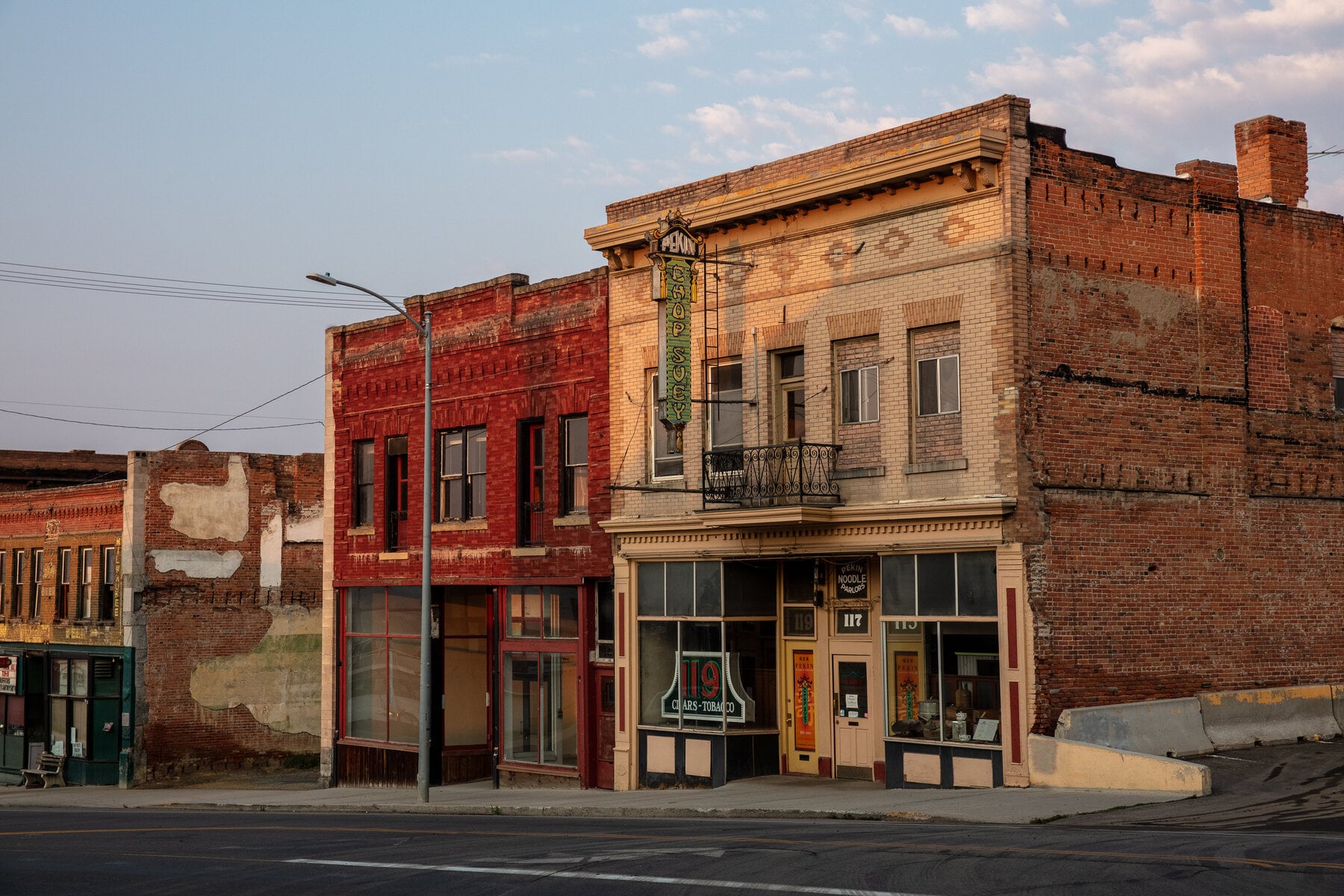 ¿Cuánto tiempo estuvo abierto el salón de fideos Pekin?
