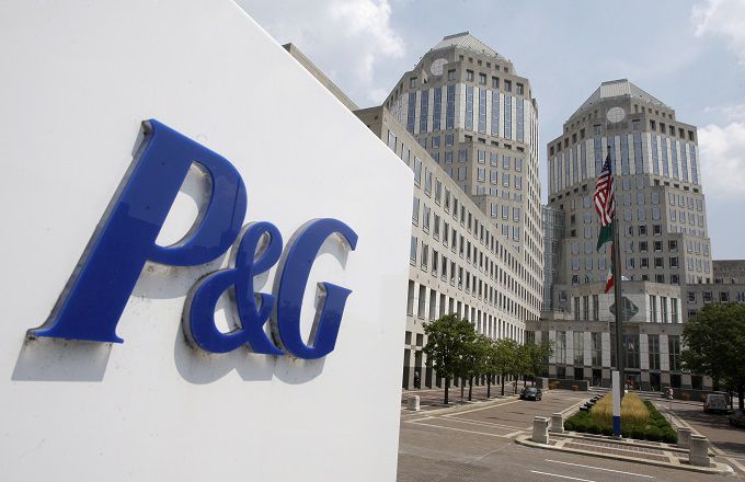 لماذا تم تغريم شركة Procter & Gamble في عام 2011؟