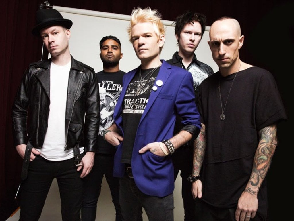 لماذا سمى Sum41 ألبومهم "تشاك"؟