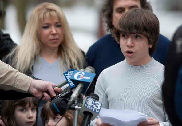 费城的一所高中如何监视他们的学生？