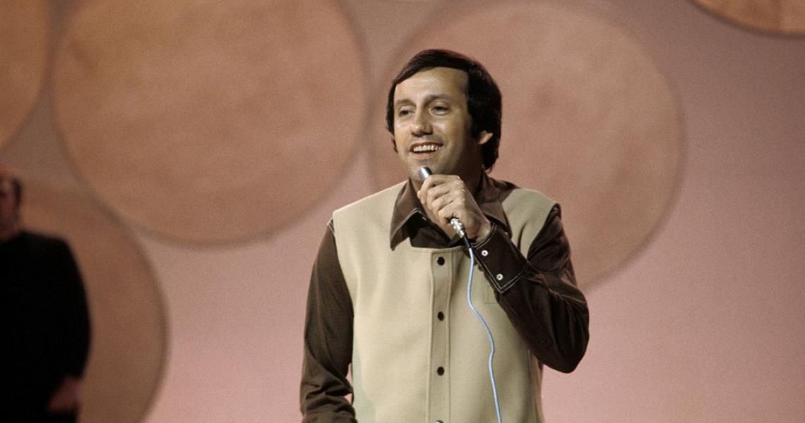 ما هو الإلهام وراء أغنية راي ستيفن "الخط"؟