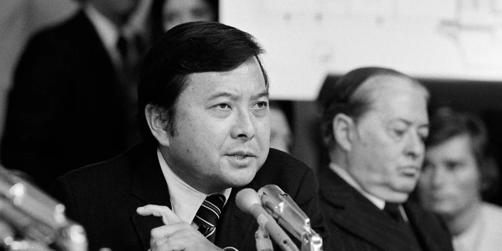 ダニエル・イノウエはどのようにして腕を失ったのですか？