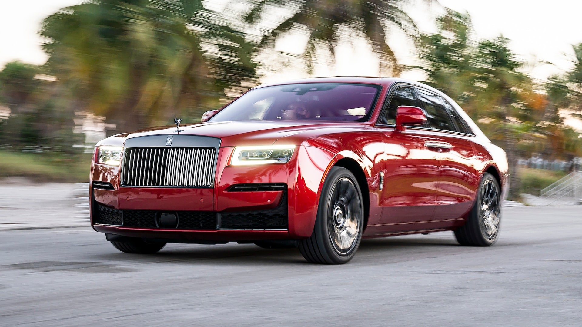 O isolamento acústico do Rolls-Royce Ghost foi superprojetado para que o silêncio total estivesse desorientando os ocupantes do veículo