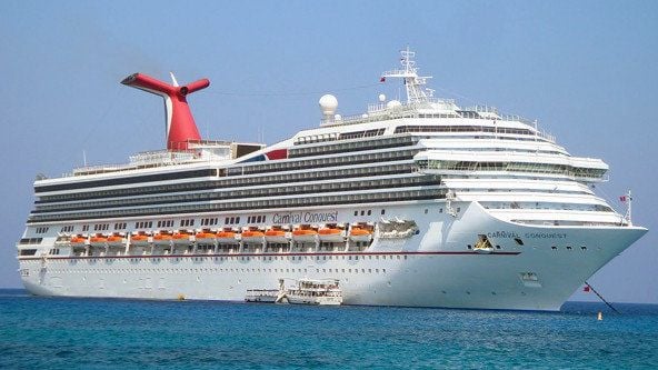 A cauda de baleia em navios de cruzeiro é projetada para direcionar a exaustão de diesel sobre a popa e longe dos passageiros