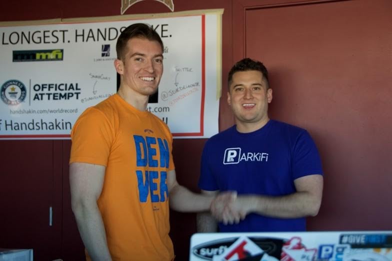 最長の握手はどのくらい続きましたか？