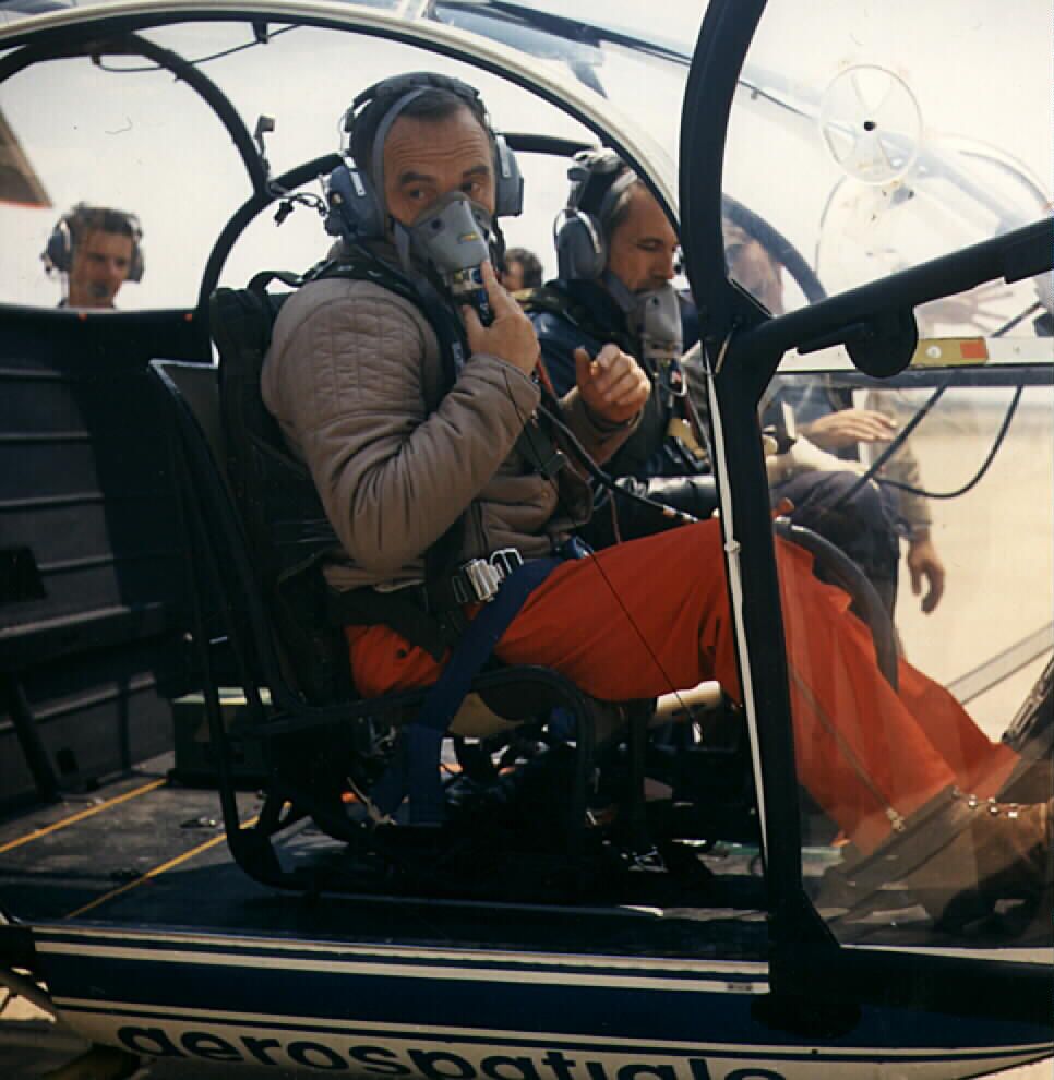 JeanBouletがヘリコプターで到達した最高高度の世界記録を樹立
