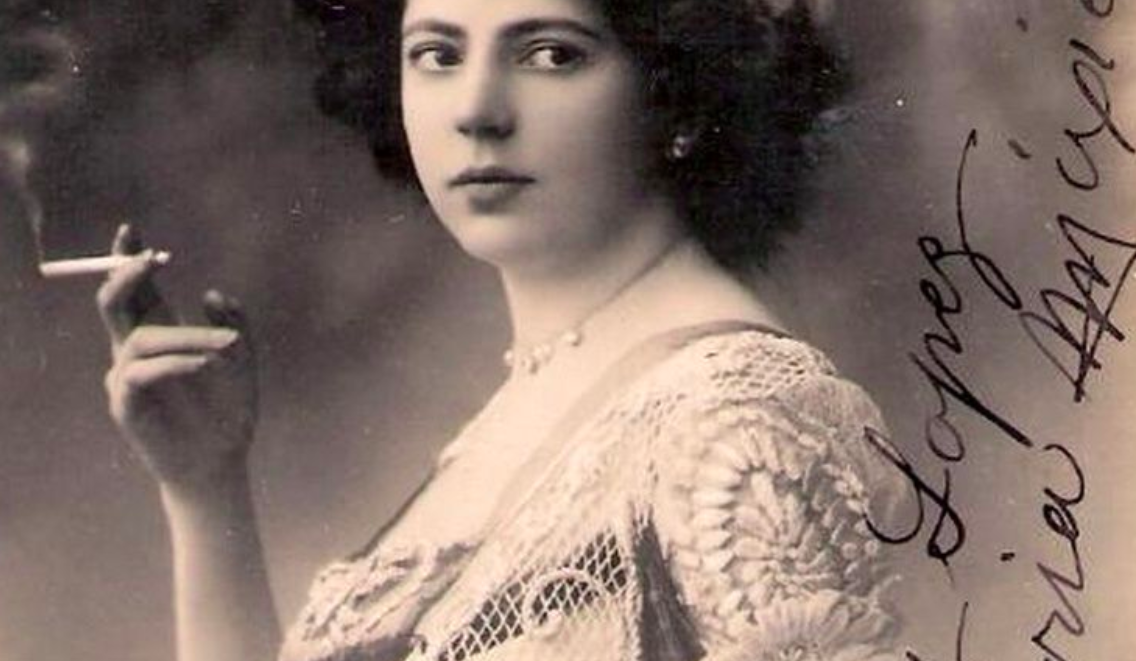 香烟被认为是女人的雪茄，因为抽雪茄被认为是不淑女的。