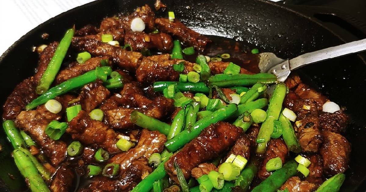 La carne de res de Mongolia que se sirve en los restaurantes chinos no proviene de Mongolia. En realidad, se originan en las tiendas de barbacoa de Mongolia en Taiwán. El concepto del estilo de barbacoa mongol fue creado por un empresario taiwanés en la década de 1950.