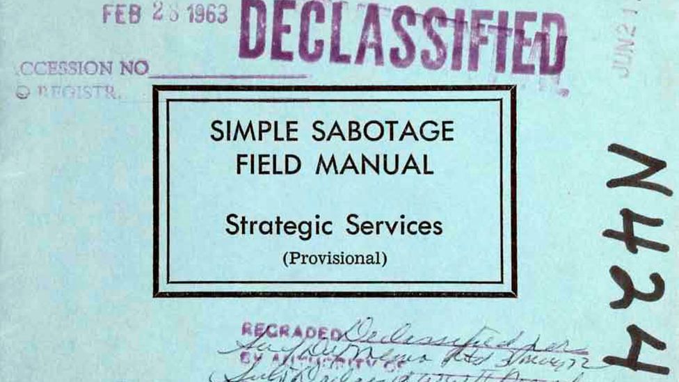 二战期间，美国出版了一本间谍手册，敦促敌方领土的中层管理人员破坏他们的雇主。