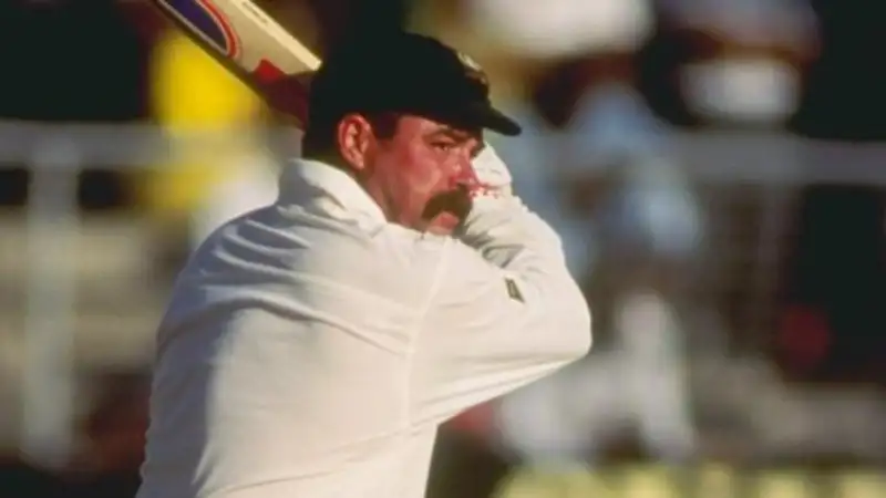 Hoeveel bier dronk David Boon tijdens een enkele vlucht naar Engeland?