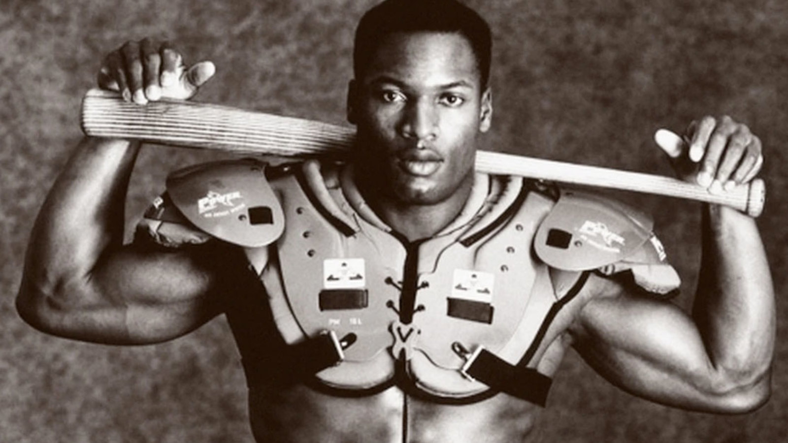 Bo Jackson ist der einzige Profisportler in der Geschichte, der sowohl im Baseball als auch im Football zum All-Star ernannt wurde.