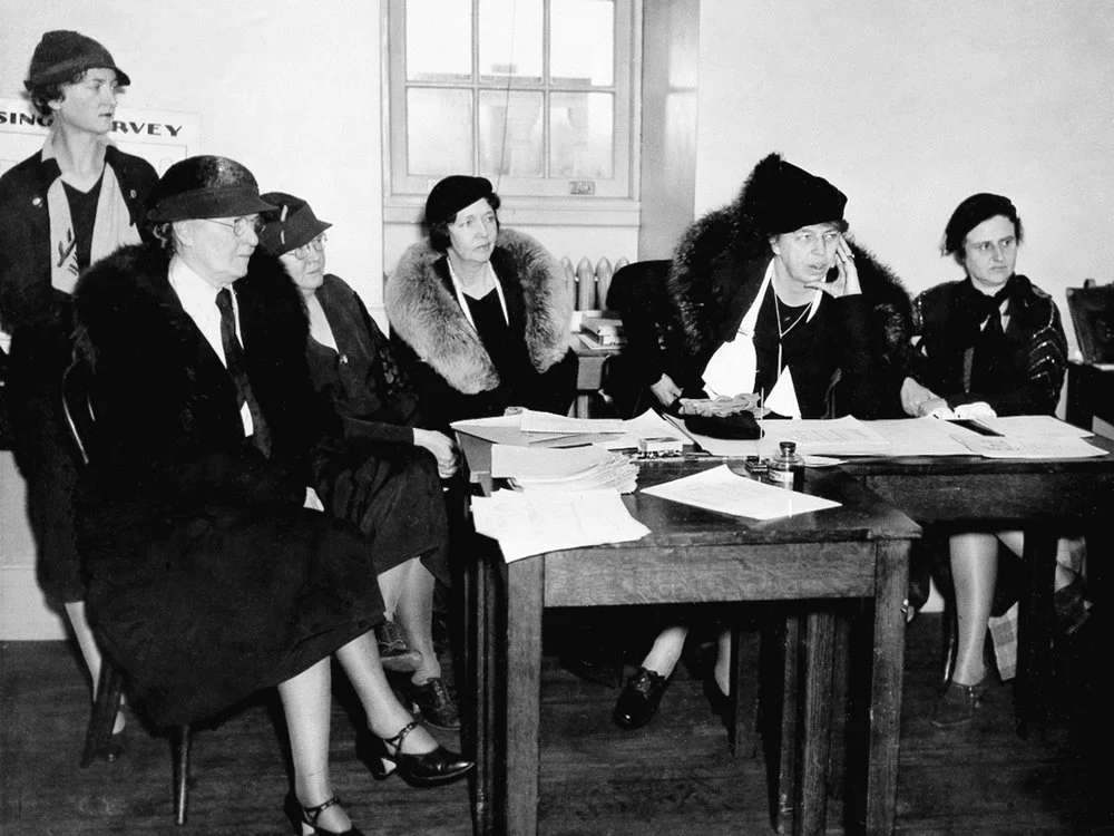 Eleanor Roosevelt a tenu ses propres conférences de presse où seules les femmes journalistes étaient autorisées. Cela leur a permis de conserver leur emploi pendant la Grande Dépression.