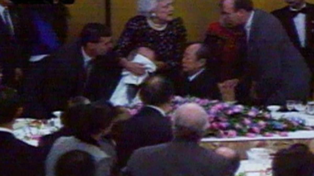 Tijdens het staatsbanket van 1992 braakte president George HW Bush over de schoot van de Japanse premier Kiichi Miyazawa. Het incident veroorzaakte een golf van grappen en spot.