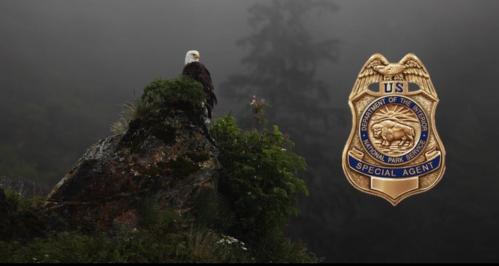 Le National Park Service a sa propre branche de service d'enquête. Le FBI des services des parcs nationaux résout des affaires froides depuis des décennies dans les termes de conditions.