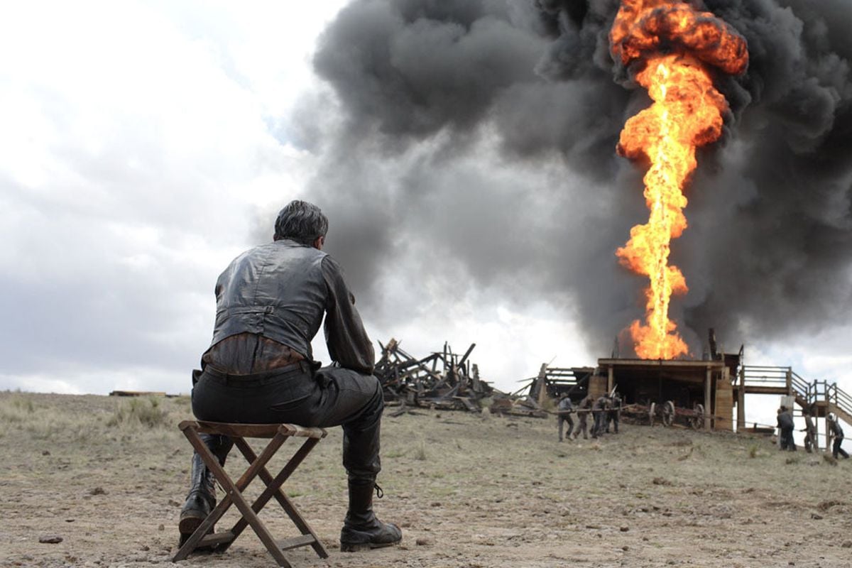 「ノー・カントリー・フォー・オールド・メン」の制作は、煙が視界に入ってきたため、XNUMX日シャットダウンされました. 煙は、同時に撮影されていたポール・トーマス・アンダーソンの「ゼア・ウィル・ビー・ブラッド」のセットから来ていました。