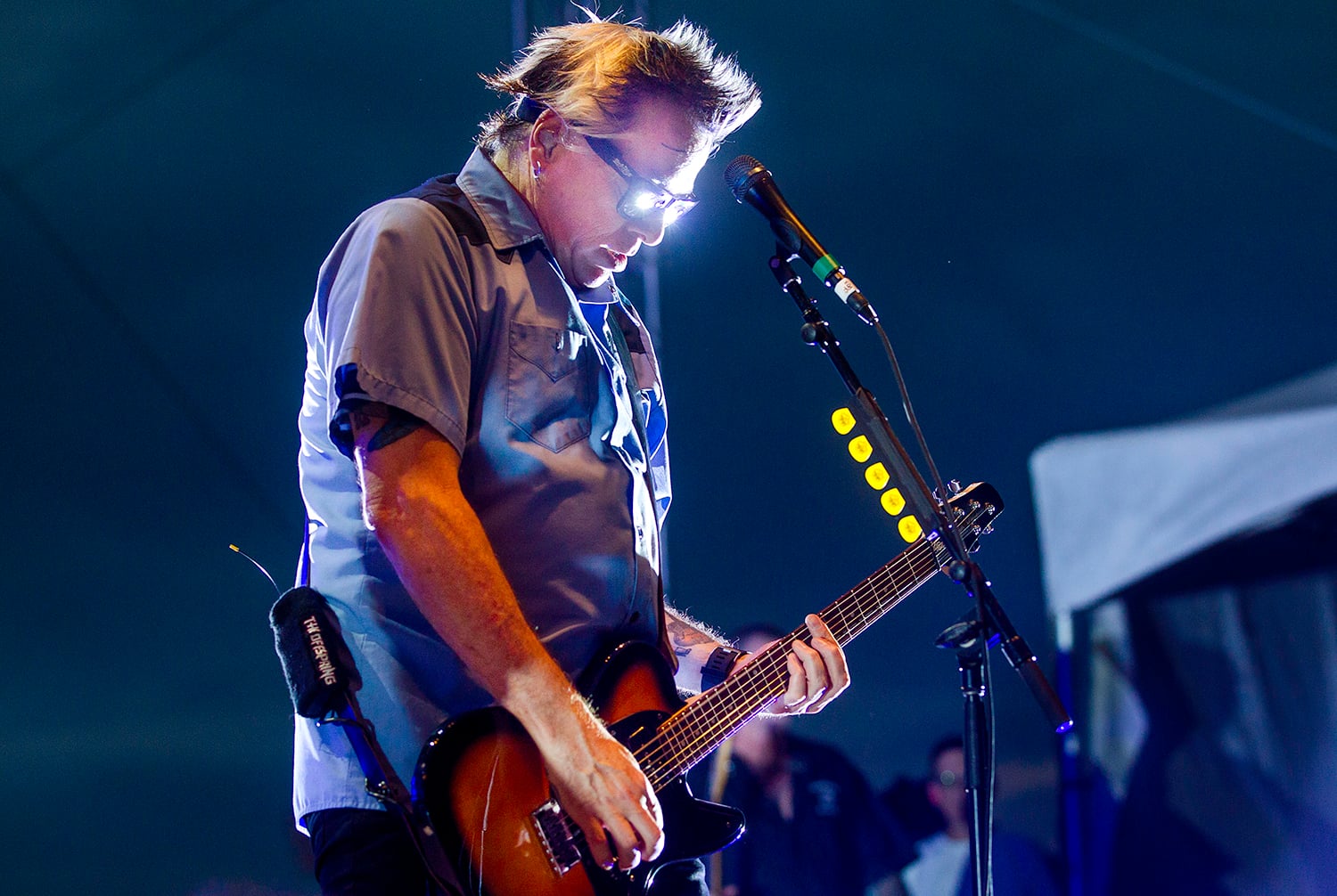 نودلز ، عازف الجيتار في فرقة Punk Rock Band The Unspring ، كان حارس المدرسة الثانوية عندما أصبحت الفرقة نجاحًا سائدًا.