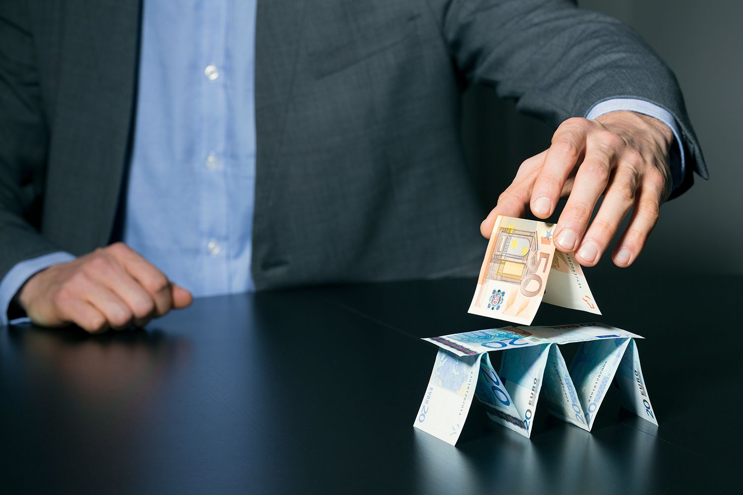 Gli schemi piramidali o le attività di marketing multilivello sono tecnicamente illegali a causa della saturazione del mercato.