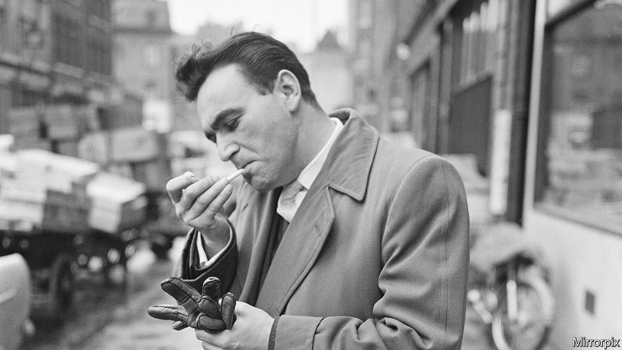 هرب رودولف فربا ورجل آخر من أوشفيتز. اختبأوا في حفرة خارج السياج المحيط الداخلي لمدة ثلاثة أيام وابتعدوا في اليوم الرابع.