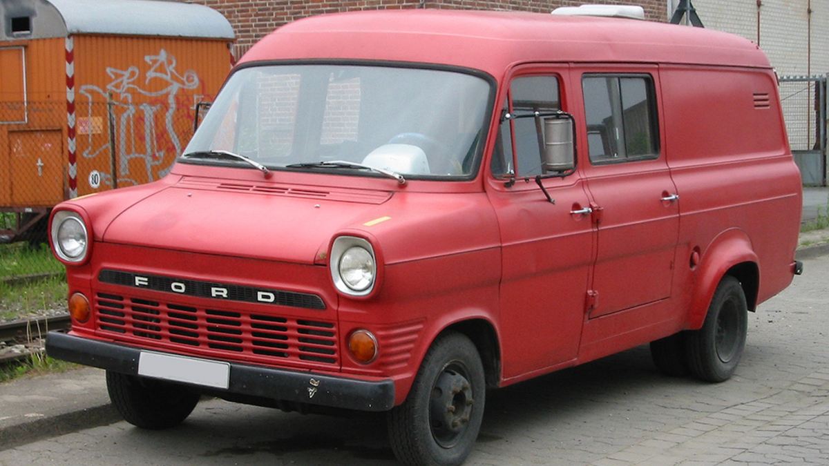Dans les années 1970, le Ford Transit Van, avec des performances de voiture et un espace pour 1.75 tonne de butin, a été utilisé dans 95% des vols de banque au Royaume-Uni.