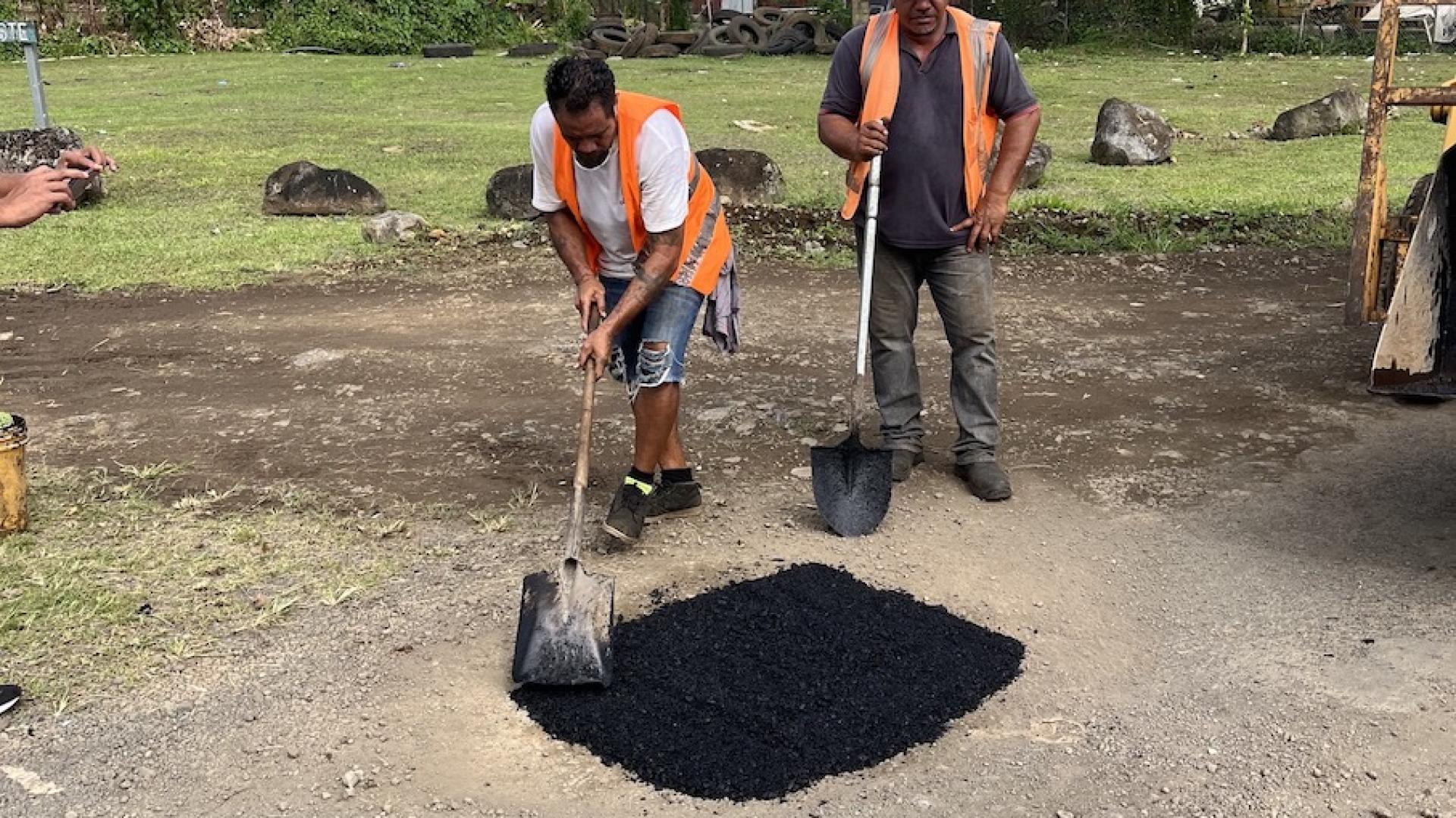 Il vetro viene talvolta riciclato in "Glassphalt" o viene utilizzato come copertura di discarica su materiali di scarto.