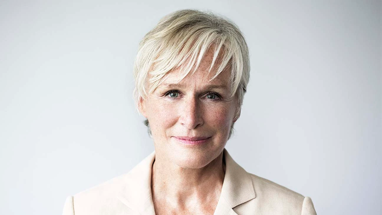 グレン・クローズの両親はカルトのメンバーであり、彼女は人生の 15 年間をコミューンで過ごしました。 22歳で退社。