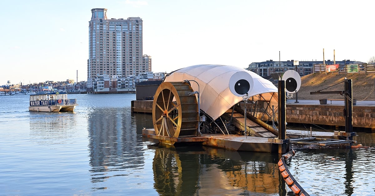 السيد Trash Wheel هو جهاز اعتراض مهملات مجسم الشكل وقد ألهم سلسلة من اعتراضات القمامة مثل الأستاذ Trash Wheel و Captain Trash Wheel و Gwynnda the Good Wheel of the West.