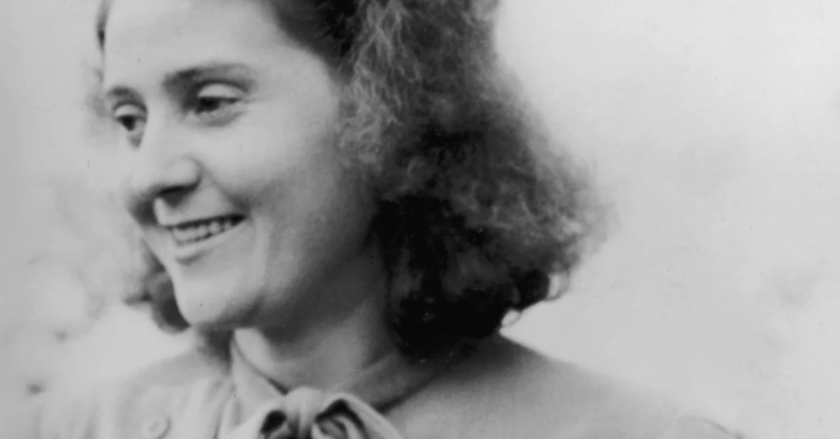 Odette Sansom Hallows は、第二次世界大戦中の特殊作戦幹部でした。 彼女はゲシュタポに捕らえられ、尋問され、拷問を受け、XNUMX 度にわたって死刑を宣告されました。 彼女は戦争を生き延び、ジョージ十字章を授与された最初の女性でした。