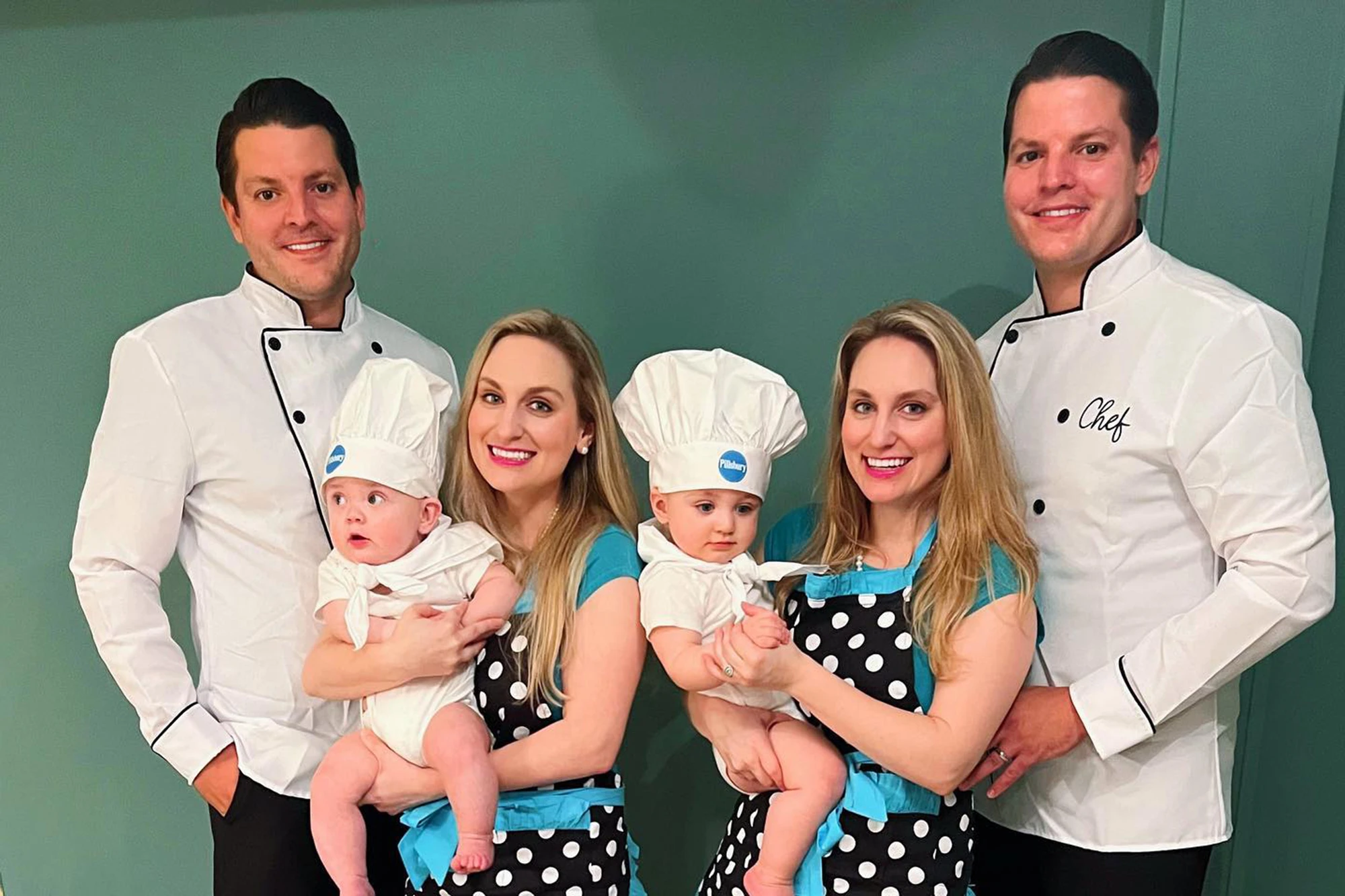 Kwartaire tweelingen zijn wanneer twee baby's zowel neven als genetisch broers en zussen zijn. Dit gebeurt wanneer twee identieke tweelingzussen kinderen krijgen met twee identieke tweelingbroers.