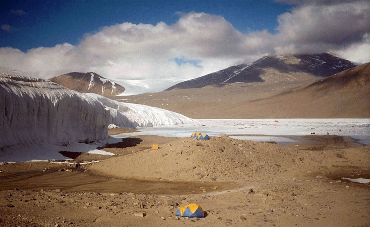 There is a Region in Antarctica That is So Dry. Not Even Ice Can Form There. It Has Not Seen Rain in Nearly 2 Million Years and is Host to Unique Lifeforms.