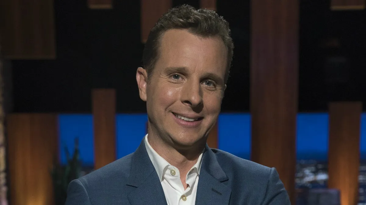 Jamie Siminoff は 2013 年に Doorbot という会社を設立しました。彼は Shark Tank に乗り込み、700,000 万ドルを調達しました。 彼はケビンの申し出を断り、彼の会社を「リング」に改名し、アマゾンに 1.2 億ドルから 1.8 億ドルで売却しました。